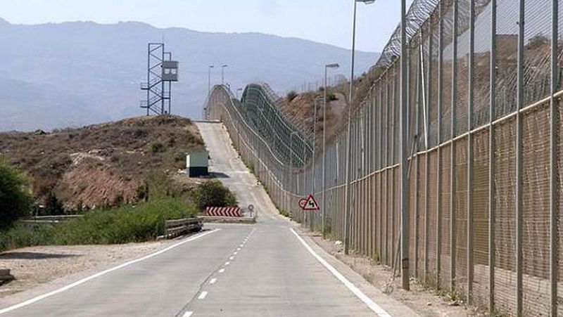 Unos 20 inmigrantes logran saltar la doble valla que separa Marruecos de Melilla