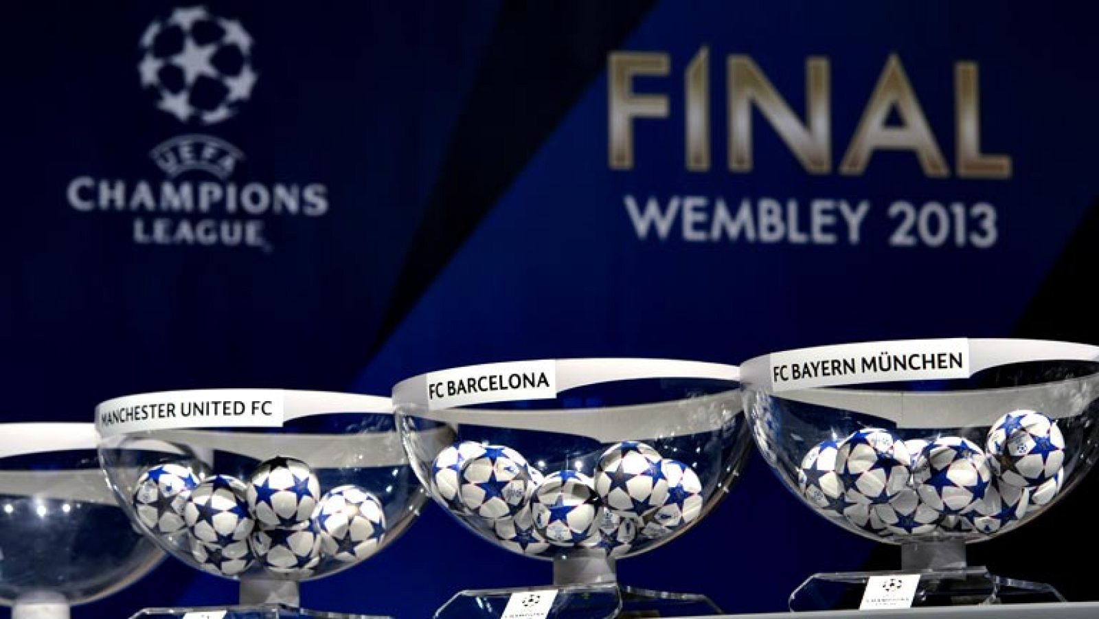 El sorteo de los octavos de final de la Champions 2012- 2013 deparó atractivos y clásicos enfrentamientos en la competición para los españoles, como son el Milan- Barcelona y el Real Madrid- Manchester United; y otros no menos emocionantes pero inédi