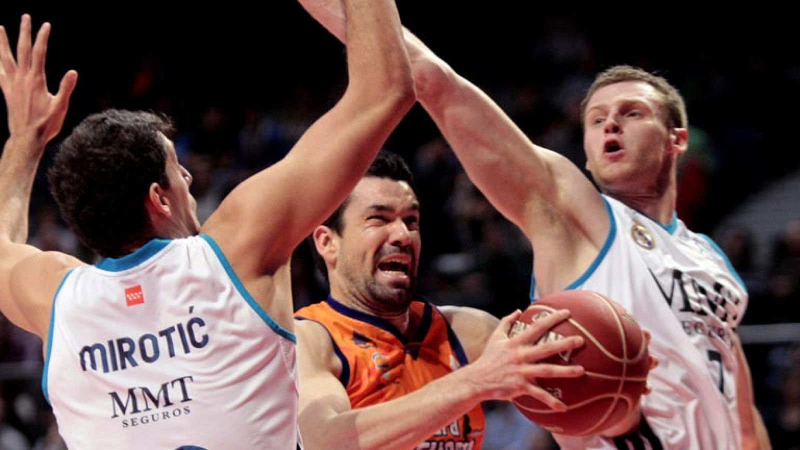 Llull da la victoria al Real Madrid sobre el Valencia, 87-84 | Ver