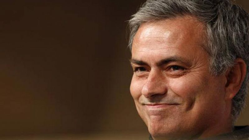Mourinho: "Espero que Benítez no estuviera pensando en el Madrid en el Mundialito"