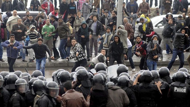 Choques entre islamistas y opositores a Morsi dejan al menos 11 heridos en Alejandría