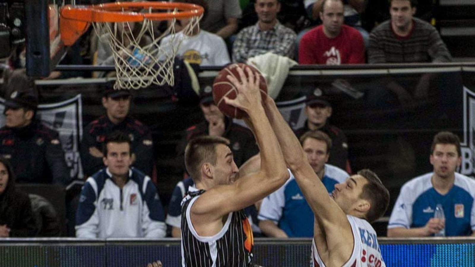 Uxúe Bilbao Basket 81-70 Blu:sens Monbus - Baloncesto en RTVE | Ver