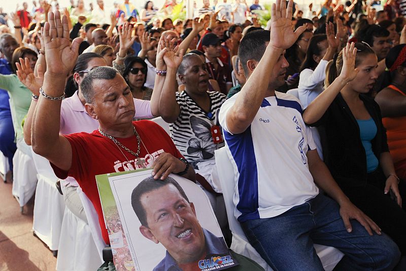 El Gobierno y la familia de Chávez piden "respeto" por la salud del mandatario