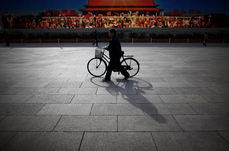 China afronta el relevo de sus dirigentes en 2013 con un nuevo protagonismo internacional