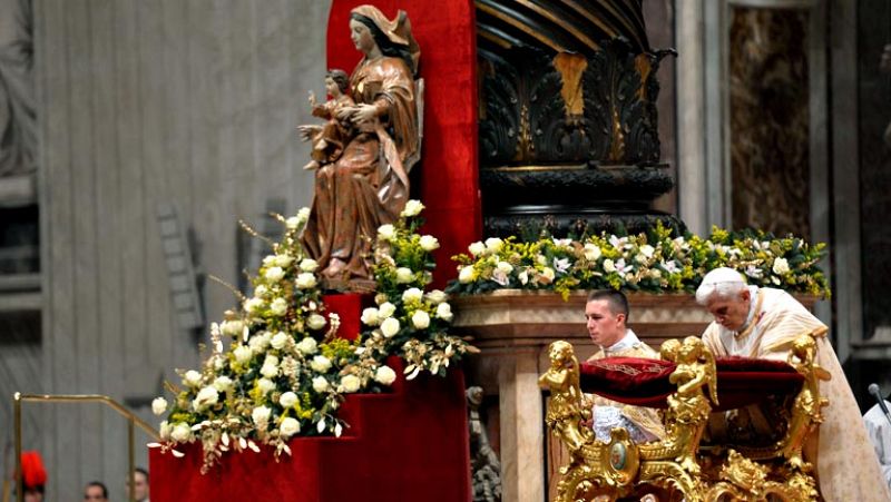 Benedicto XVI hace un llamamiento a la paz en Oriente Medio durante la Misa del Gallo