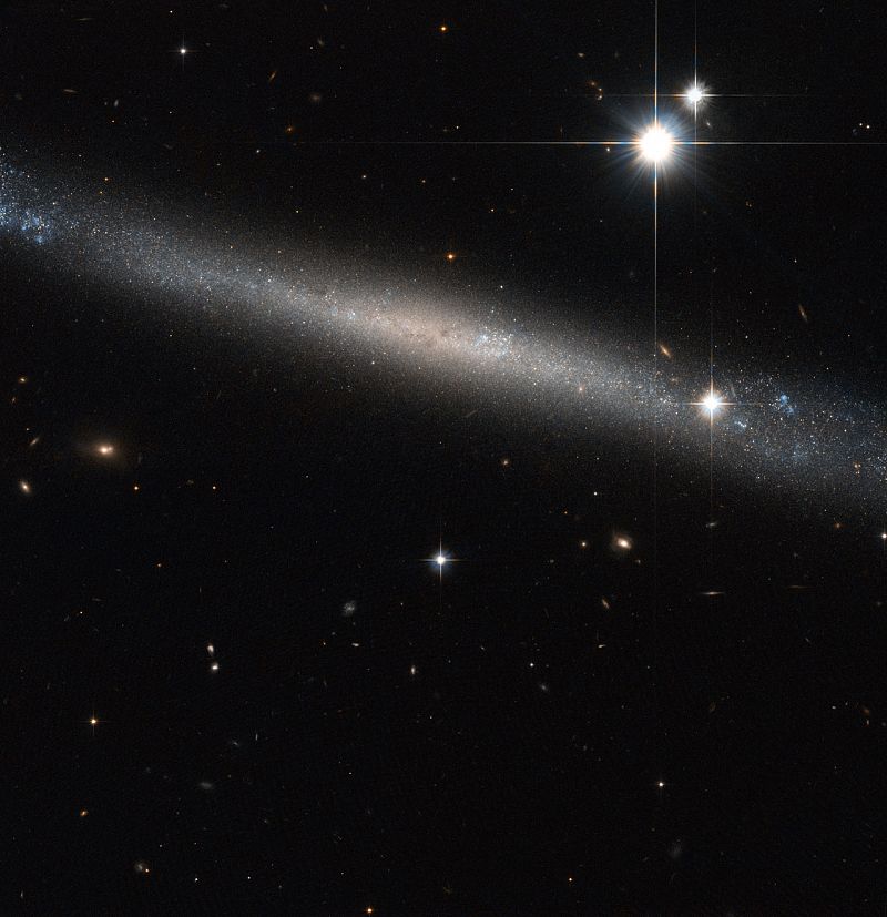 El telescopio 'Hubble' capta imágenes de una galaxia extraplana