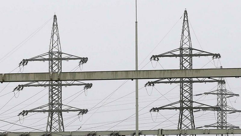 Soria anuncia que el gas y el butano no subirán y que la luz lo hará un mínimo del 3% en 2013