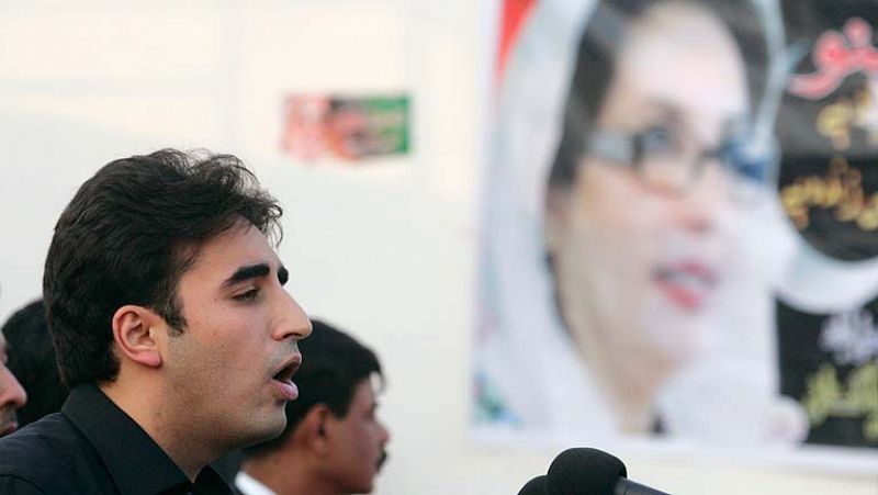 Continúa la saga en Pakistán: el hijo de la asesinada Benazir Bhutto lanza su carrera política