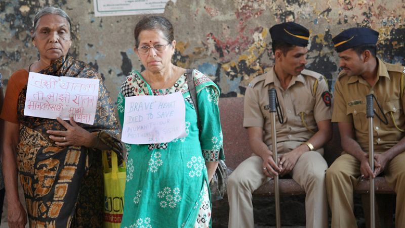 Muere la joven que fue violada por un grupo de individuos en un autobús en la India