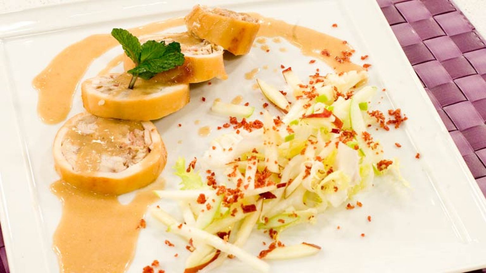 Saber Cocinar - Calamares rellenos en salsa de cebolla