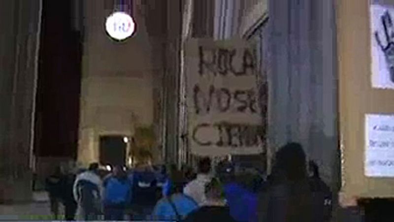 Un grupo de trabajadores de Roca se encierra en la catedral de Sevilla al menos hasta el 3 de enero