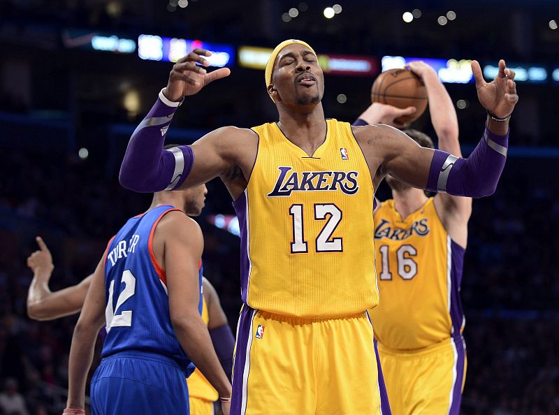 Los Sixers asestan a los Lakers la primera derrota del año en casa