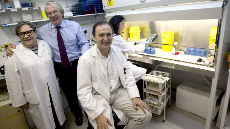 Descubren una vacuna que controla la replicación del virus del sida durante un año