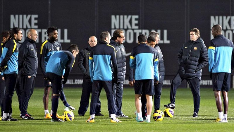 Tito Vilanova dirige el entrenamiento vespertino del FC Barcelona