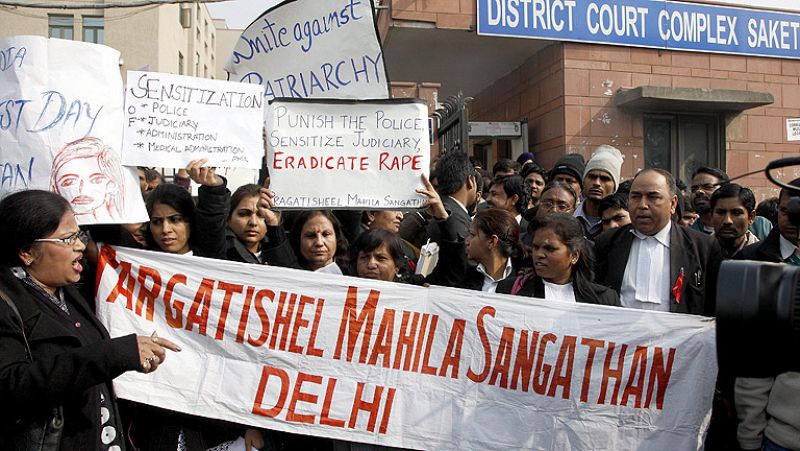 Comienza un "juicio rápido" a los presuntos violadores de la joven india fallecida