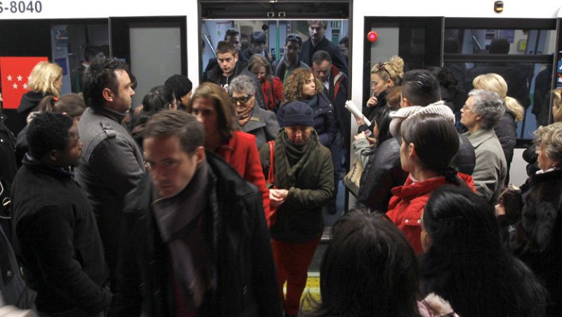 Ausencia de problemas y cumplimiento de los servicios mínimos en el Metro de Madrid y la EMT