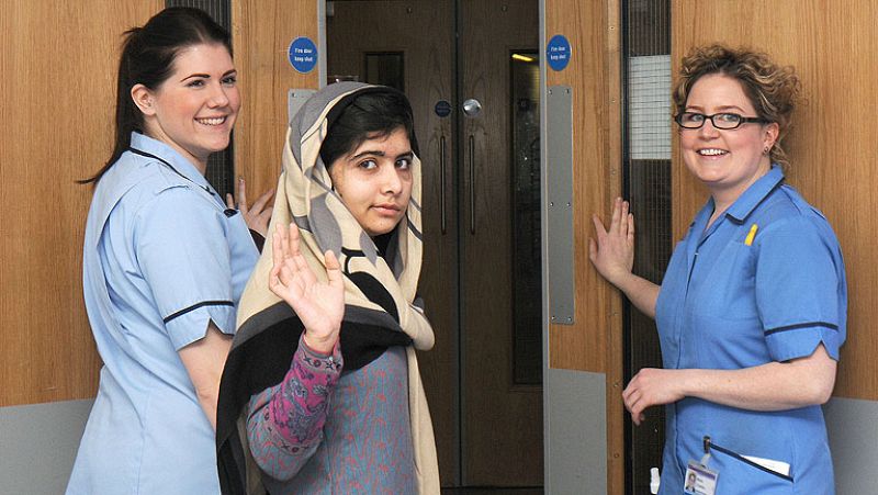 Malala recibe el alta y abandona el hospital tres meses después del ataque talibán contra su vida