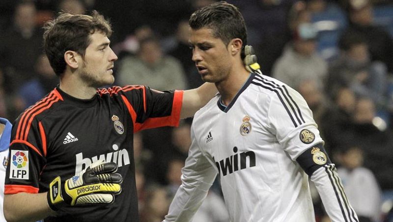 Casillas juega por la roja a Adán y Cristiano salva al Real Madrid