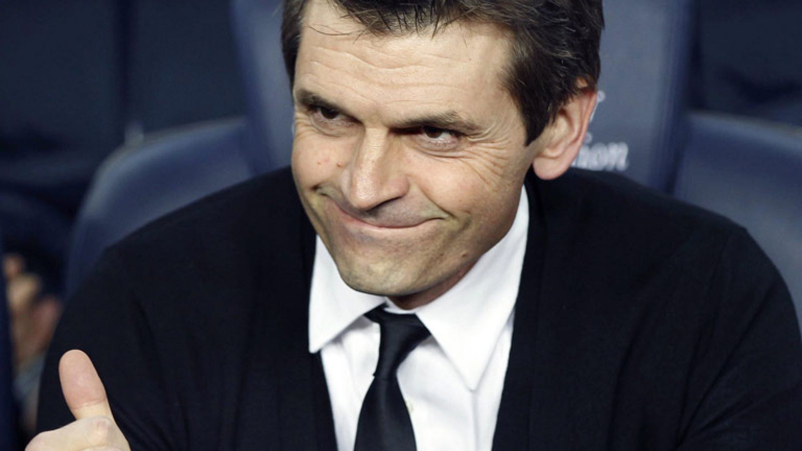 17 días después de su intervención quirúrgica Tito Vilanova volvió a sentarse ayer en el banquillo para dirigir al Barça ante el Espanyol en el derbi catalán. El técnico azulgrana fue talismán. Su equipo goleó a los blanquiazules.