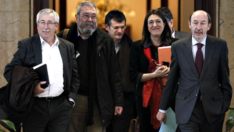 CC.OO., UGT y PSOE piden un cambio de política al Gobierno por las "insoportables" cifras del paro