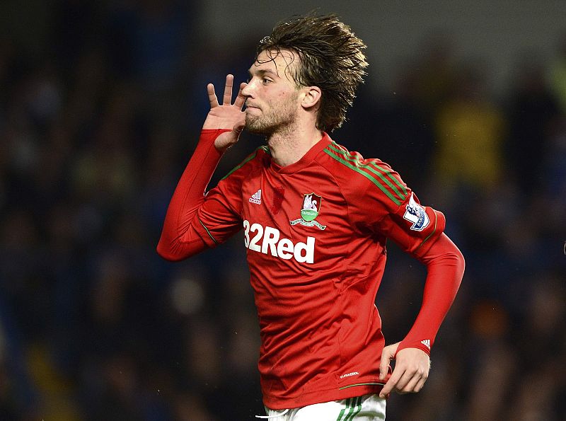 Michu deslumbra a Inglaterra y se disparan los rumores sobre su futuro