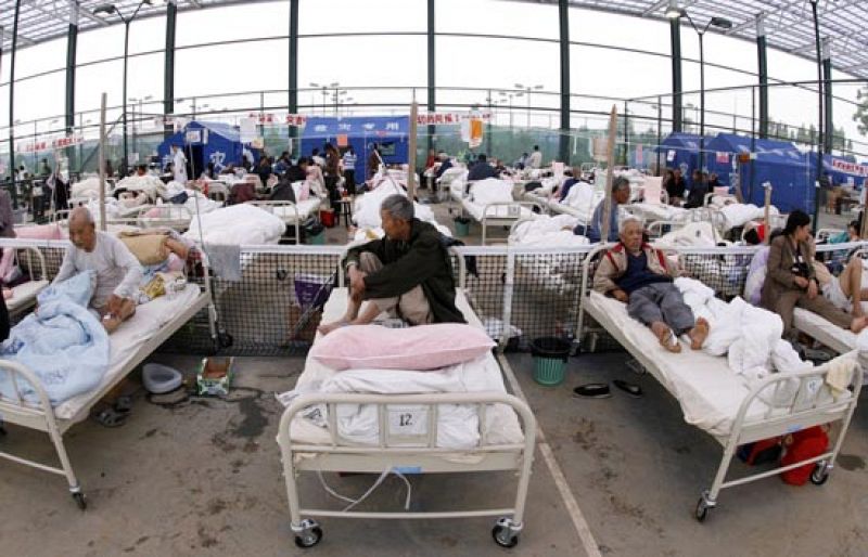 Los milagros existen en China: nueve días después del terremoto siguen encontrando supervivientes