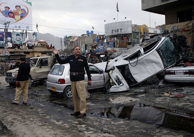 Más de 100 muertos y 200 heridos en una cadena de atentados en Pakistán