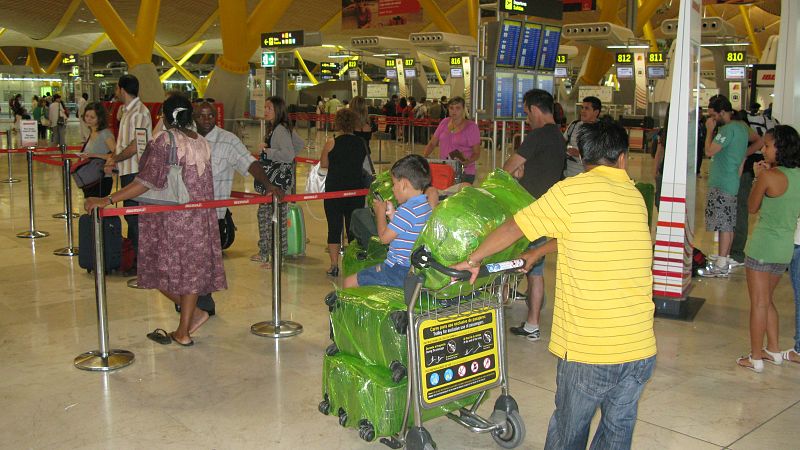 Los aeropuertos españoles transportan en 2012 a 194.229.656 pasajeros, un descenso del 5%