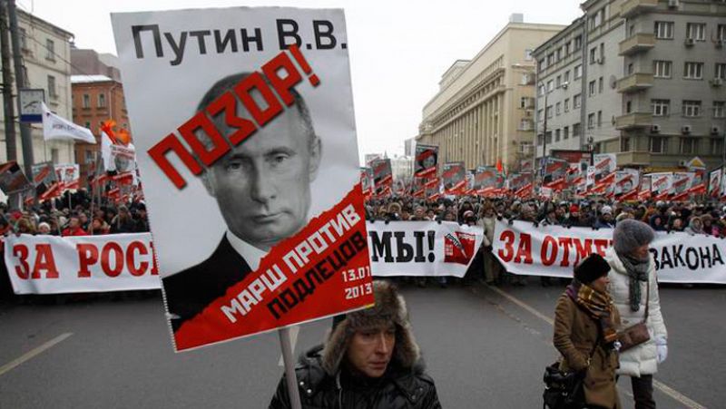 Miles de personas se manifiestan en Moscú contra las restricciones a la adopción