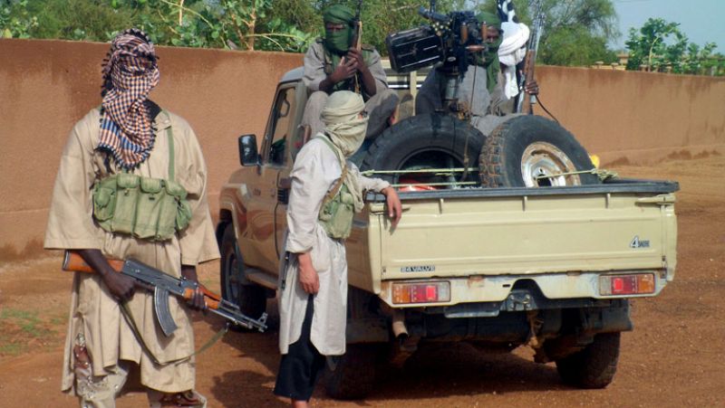 Los islamistas toman una céntrica ciudad en Mali en medio de una frenética actividad diplomática