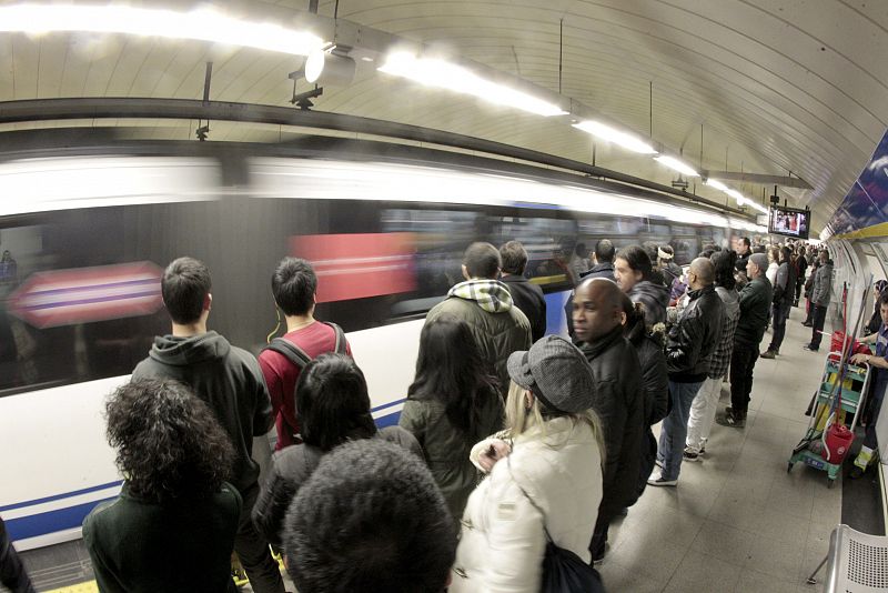 Los trabajadores de Metro de Madrid deciden desconvocar los paros parciales indefinidos