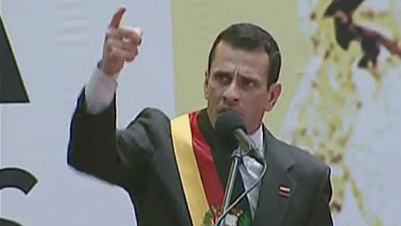 Capriles exige a Chávez que "aparezca" tras conocerse un decreto firmado por el presidente