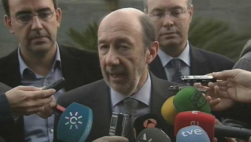 Rubalcaba pide a Rajoy que "dé una explicación pública" sobre las cuentas de Bárcenas