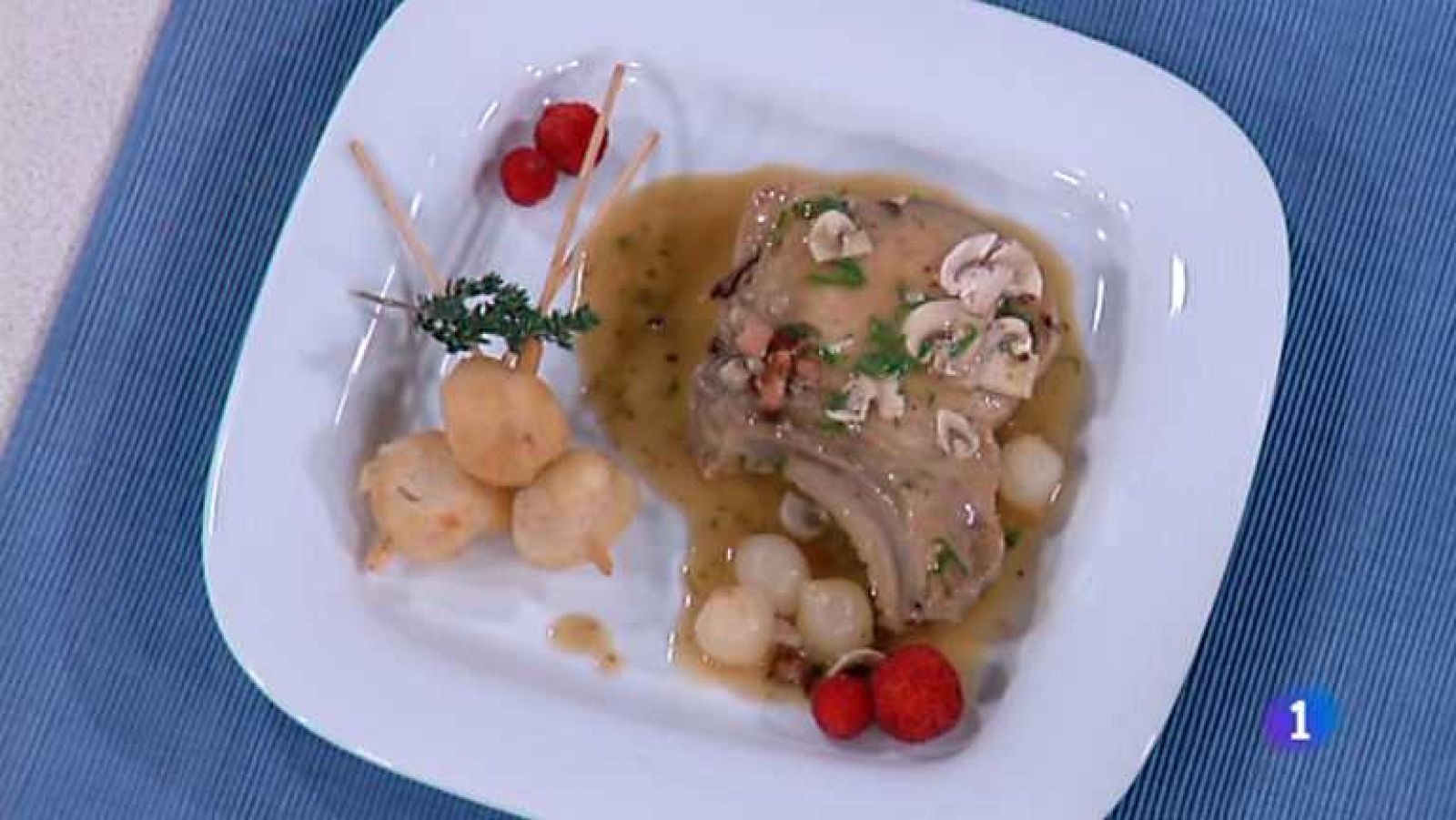 Cocina con Sergio - Chuletas con buñuelos de jamón y queso - Ver ahora