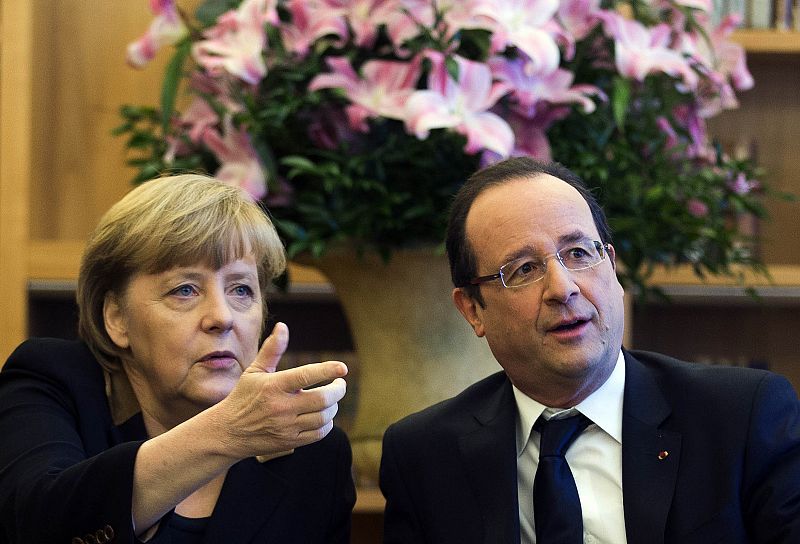 Merkel y Hollande estrechan lazos en el 50º aniversario del Tratado del Elíseo