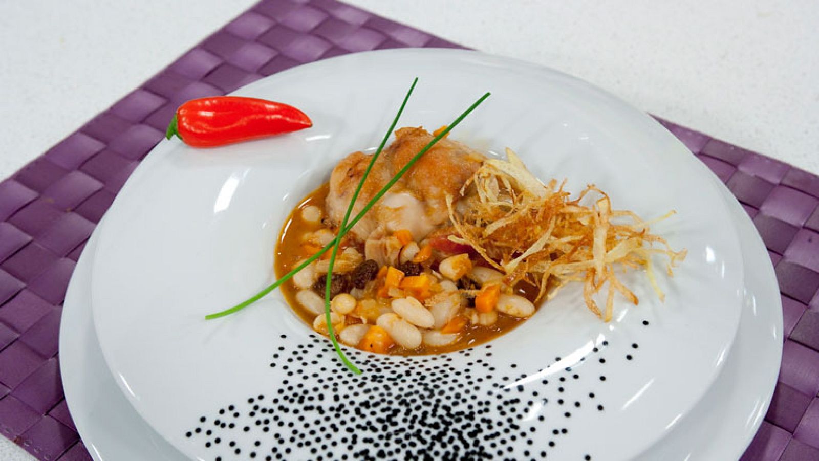 Saber cocinar - Judías guisadas con conejo encebollado