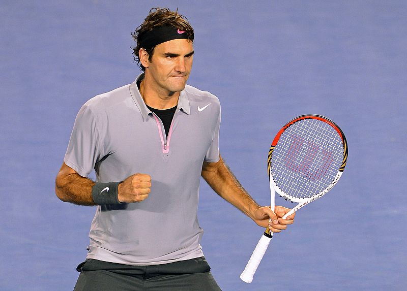 Federer gana a Tsonga y se verá con Murray en semifinales del Open de Australia