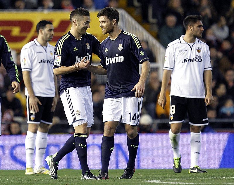 El Real Madrid controla al Valencia para alcanzar la semifinal de Copa