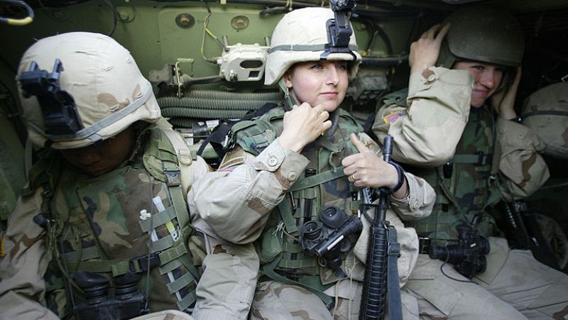 EE.UU permite a las mujeres entrar en combate