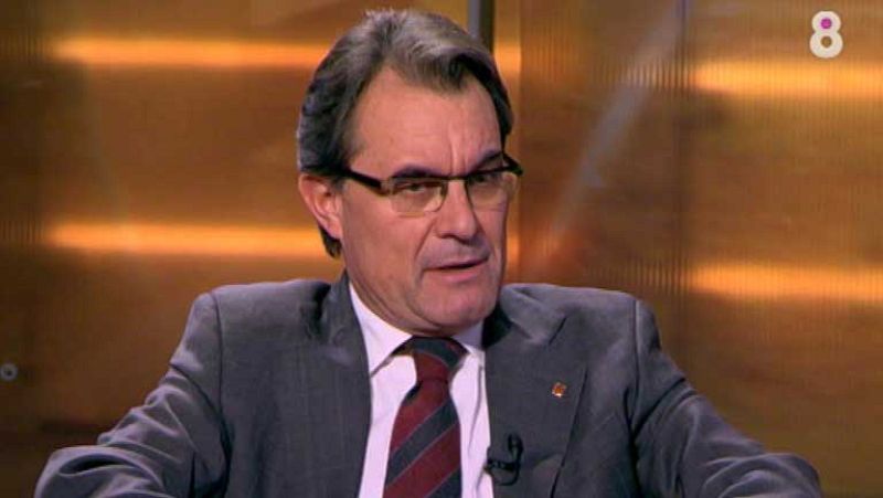 Mas contempla una consulta no vinculante para mayores de 16 años ante el aviso del Gobierno