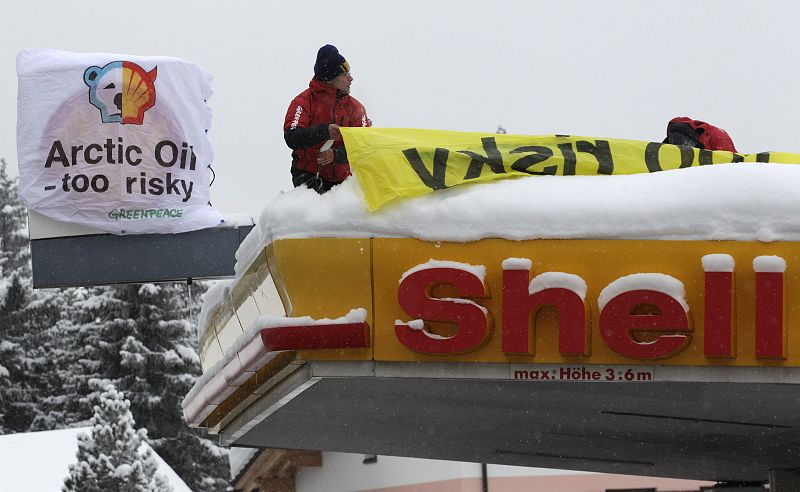 Greenpeace protesta en Davos contra la prospección petrolera en el Ártico