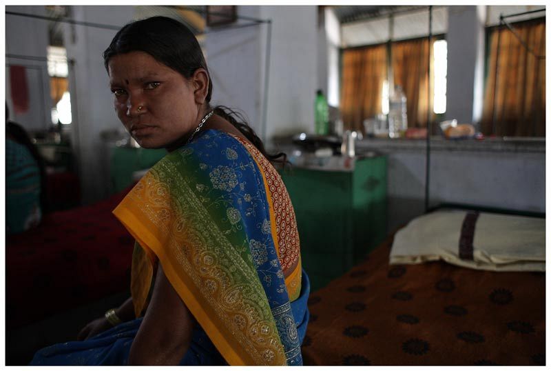 La lepra estigmatiza a niñas y mujeres en India, donde la marginación impide que sean tratadas