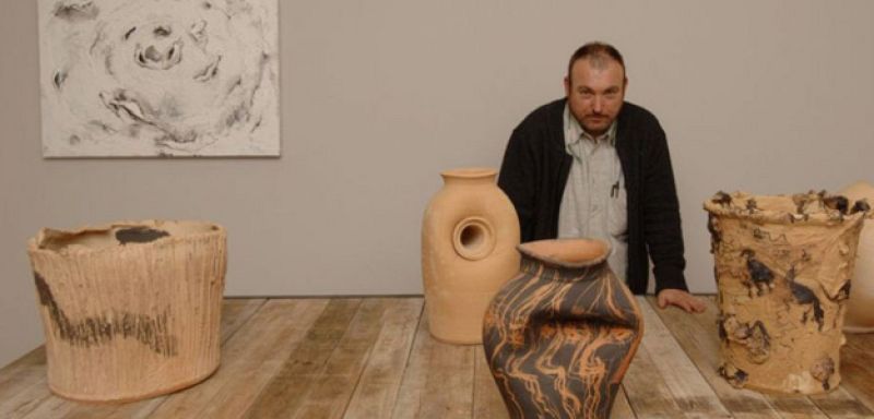 Miquel Barceló muestra sus últimos trabajos en céramica en la galería madrileña Elvira González