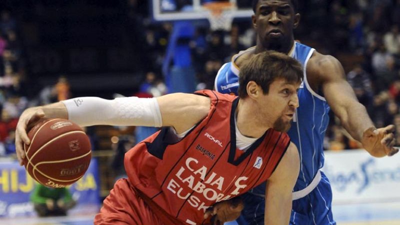 El Caja Laboral continúa en una nube y el Valencia vuelve a caer