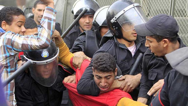 Varios muertos y heridos en nuevos disturbios en El Cairo y durante los funerales de Port Said