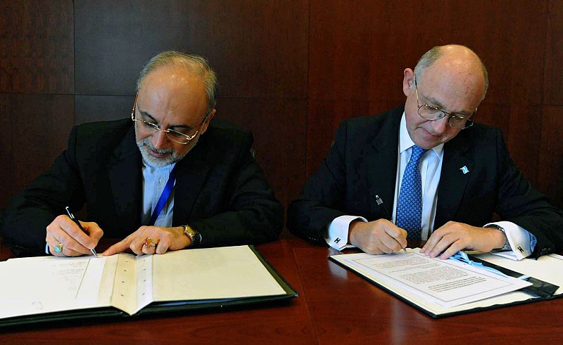 Argentina e Irán acuerdan crear una comisión de la verdad sobre el atentado de la AMIA de 1994