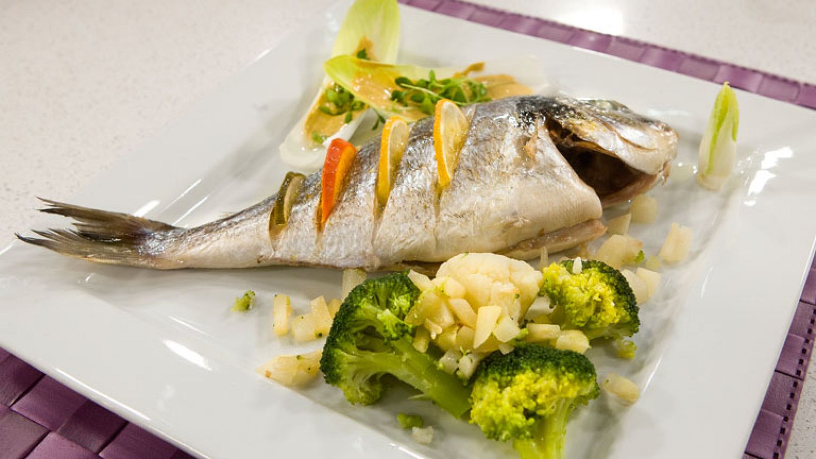 Saber cocinar - Dorada a los tres cítricos asada