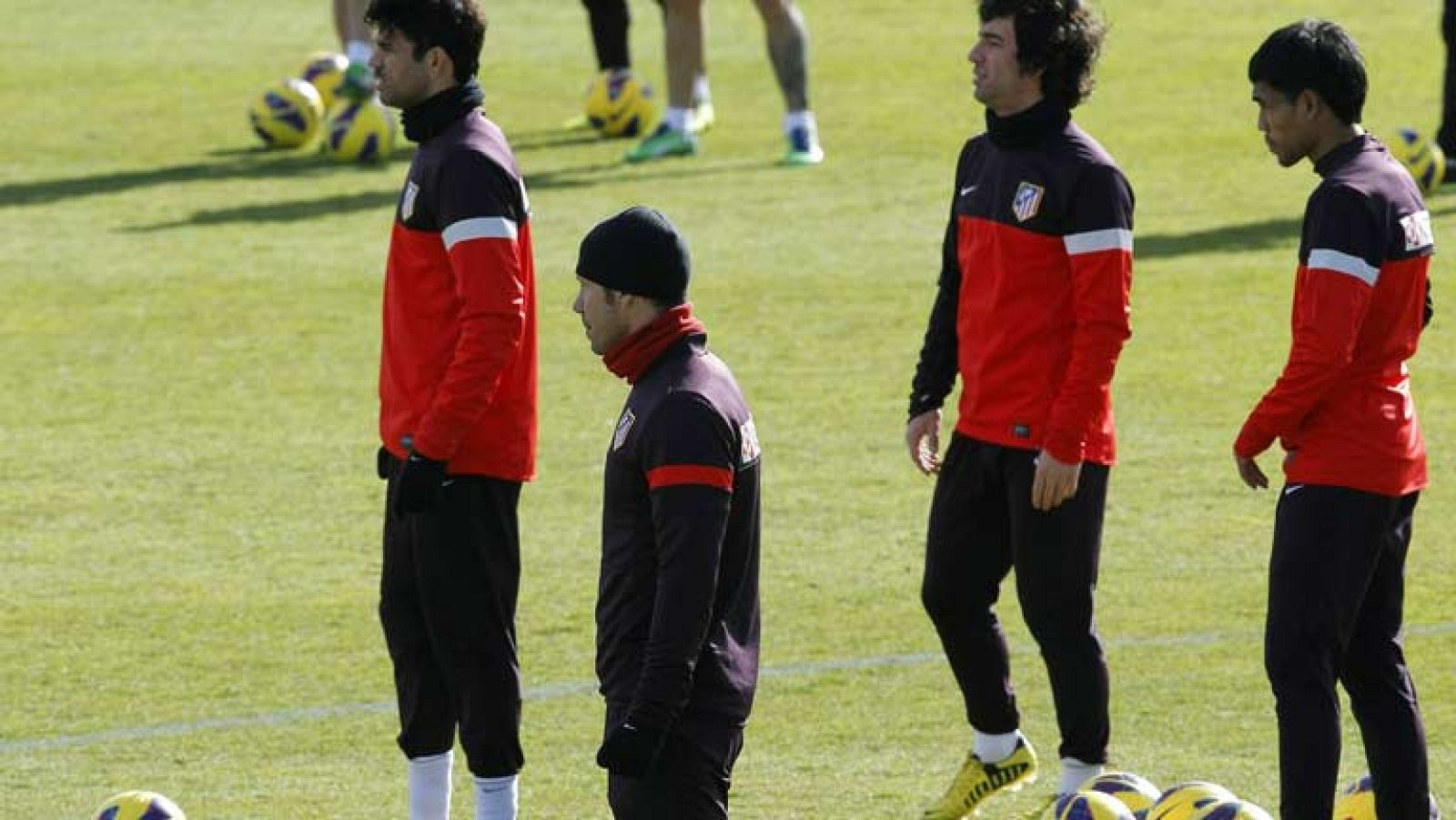 En el Vicente Calderón se juega la semifinal de Copa del Rey entre Atlético de Madrid y Sevilla. Se confirma la baja de Falcao, que no ha entrado en la convocatoria. En el Sevilla puede debutar el portero Beto, recién fichado del Braga.