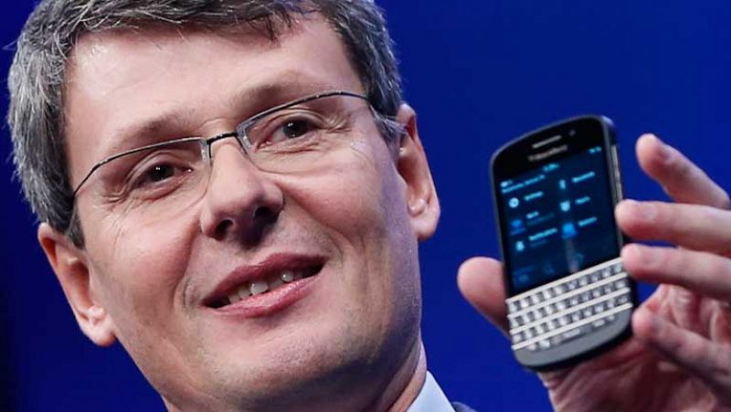 BlackBerry presenta dos nuevos teléfonos inteligentes en su relanzamiento como compañía