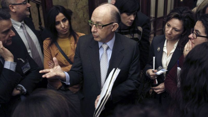 Montoro dice que la regularización de Bárcenas no afecta al proceso y el PSOE pide su dimisión